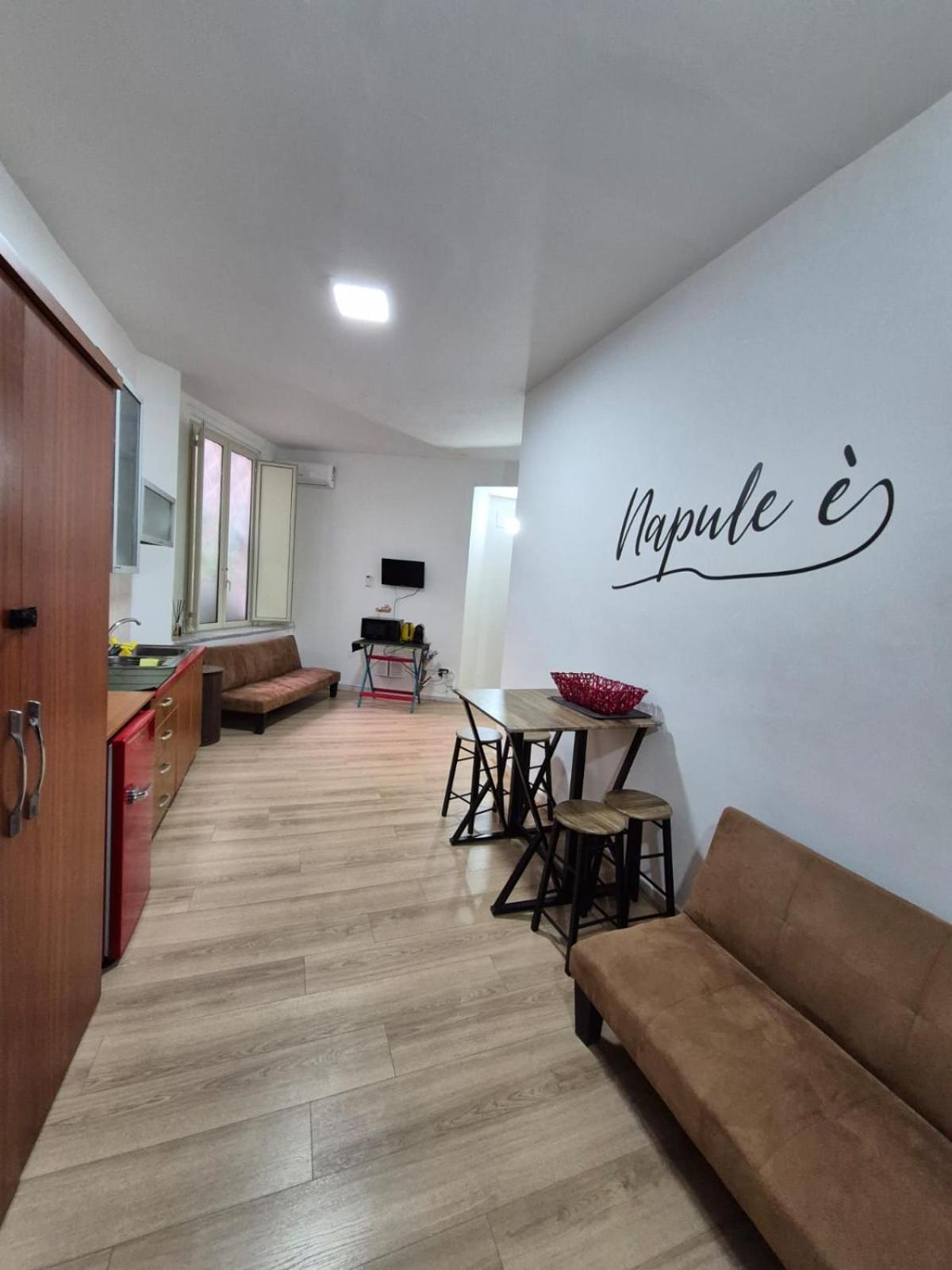 A Casa Di Ilaria Apartment Napoli Ngoại thất bức ảnh